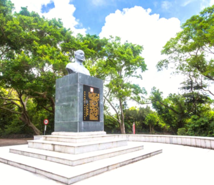 劉玉章雕像